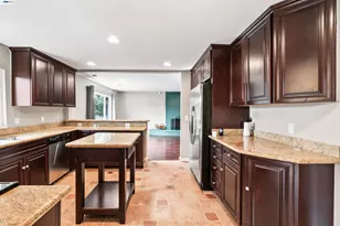 8019 Sterling Dr, Oakland, CA 94605 - Photo 39