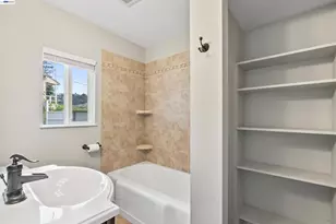8019 Sterling Dr, Oakland, CA 94605 - Photo 25