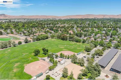 308 Mulqueeney St, Livermore, CA 94550 - Photo 43