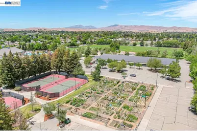 308 Mulqueeney St, Livermore, CA 94550 - Photo 49