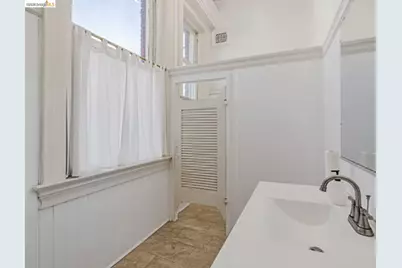 1649 12th Avenue, Oakland, CA 94606 - Photo 9