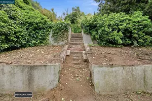 8910 Burr St, Oakland, CA 94605 - Photo 75