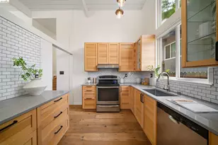 6406 Oakwood Dr, Oakland, CA 94611 - Photo 9