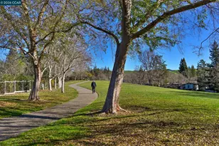327 Sycamore Hill Ct, Danville, CA 94526 - Photo 43