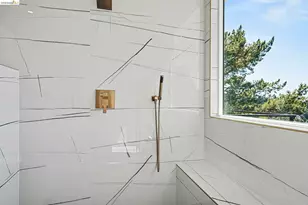 7825 Skyline Blvd, Oakland, CA 94611 - Photo 35