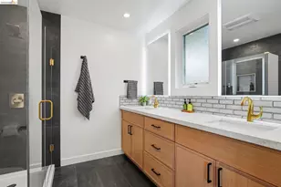 7825 Skyline Blvd, Oakland, CA 94611 - Photo 19