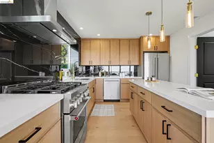 7825 Skyline Blvd, Oakland, CA 94611 - Photo 13