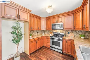 2375 Goldcrest Cir, Pleasanton, CA 94566 - Photo 13