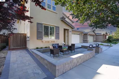 2417 Stalsburg Dr, Tracy, CA 95376 - Photo 3