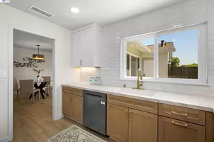 31265 Lily St, Union City, CA 94587 - Photo 17