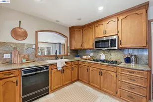 1738 Via Buena Vista, San Lorenzo, CA 94580 - Photo 27