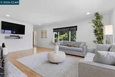 125 Elysian Fields Dr, Oakland, CA 94605 - Photo 9