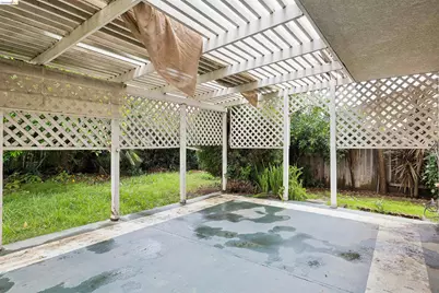 7360 Meadowgate Dr, Sacramento, CA 95823 - Photo 29