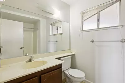 7360 Meadowgate Dr, Sacramento, CA 95823 - Photo 27