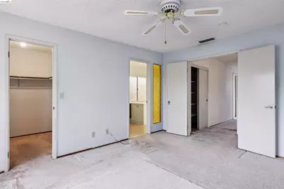 7360 Meadowgate Dr, Sacramento, CA 95823 - Photo 21
