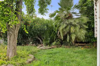 7360 Meadowgate Dr, Sacramento, CA 95823 - Photo 33