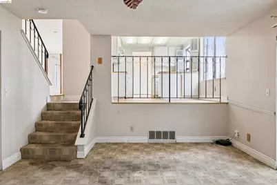 7360 Meadowgate Dr, Sacramento, CA 95823 - Photo 17