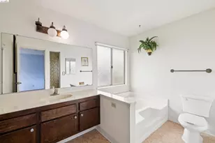 7360 Meadowgate Dr, Sacramento, CA 95823 - Photo 23