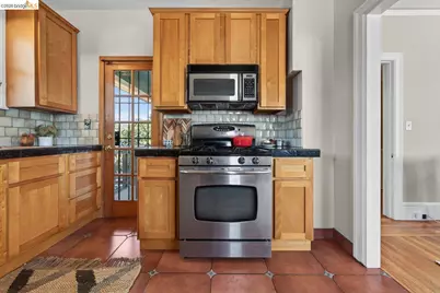 594 55th St, Oakland, CA 94609 - Photo 21