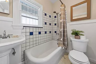 594 55th St, Oakland, CA 94609 - Photo 23