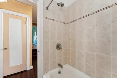 978 43rd St, Oakland, CA 94608 - Photo 23
