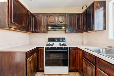978 43rd St, Oakland, CA 94608 - Photo 17