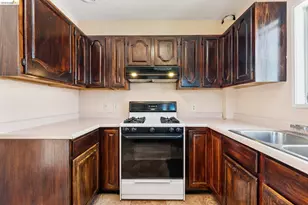 978 43rd St, Oakland, CA 94608 - Photo 17