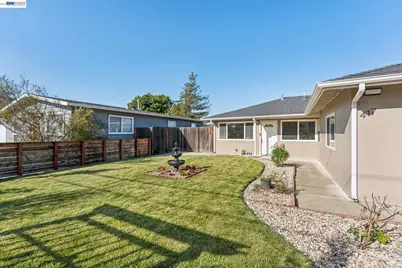 417 Maitland Dr, Alameda, CA 94502 - Photo 3