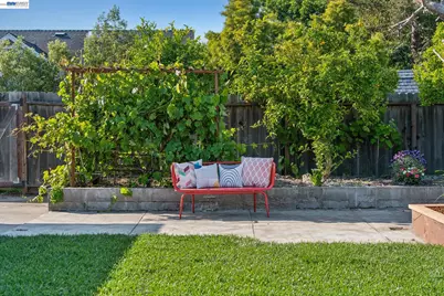 417 Maitland Dr, Alameda, CA 94502 - Photo 29