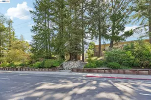 651 Moraga Rd, Moraga, CA 94556 - Photo 27