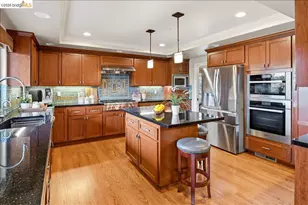 18100 De Souza Pl, Castro Valley, CA 94546 - Photo 11
