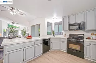 10 Fig Leaf Ct, Sacramento, CA 95838 - Photo 17