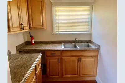 1028 61st St, Oakland, CA 94608 - Photo 13