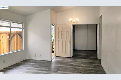 4266 Warbler Loop, Fremont, CA 94555 - Photo 3