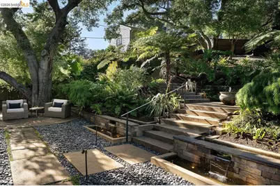 2871 Morley Dr, Oakland, CA 94611 - Photo 9