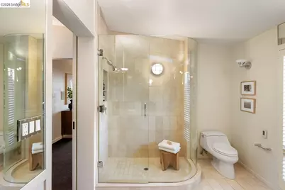 2871 Morley Dr, Oakland, CA 94611 - Photo 45