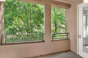 220 Caldecott, Oakland, CA 94618 - Photo 25