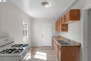 246 Tunis Rd, Oakland, CA 94603 - Photo 13