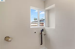 246 Tunis Rd, Oakland, CA 94603 - Photo 37