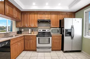 25047 Oakridge Ct, Hayward, CA 94541 - Photo 3
