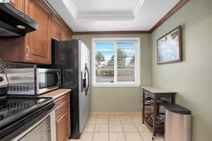 25047 Oakridge Ct, Hayward, CA 94541 - Photo 5