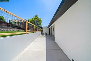 6300 Buena Ventura Ave, Oakland, CA 94605 - Photo 25