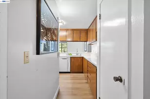 19100 Crest Ave, Castro Valley, CA 94546 - Photo 19
