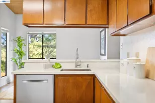 19100 Crest Ave, Castro Valley, CA 94546 - Photo 17