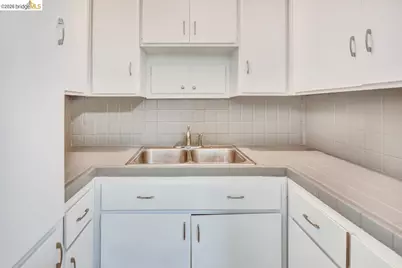 832 7th Ave, Oakland, CA 94606 - Photo 5