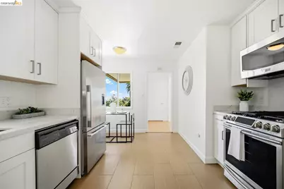 6914 Outlook Ave, Oakland, CA 94605 - Photo 21