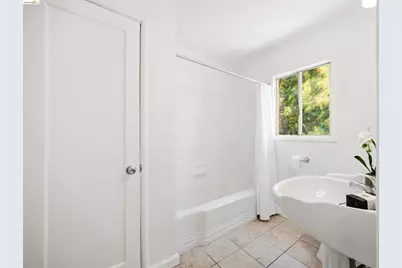6914 Outlook Ave, Oakland, CA 94605 - Photo 25