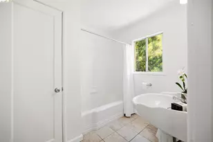 6914 Outlook Ave, Oakland, CA 94605 - Photo 25