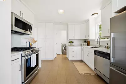 6914 Outlook Ave, Oakland, CA 94605 - Photo 19