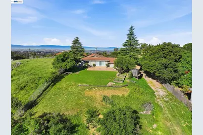 26446 Fairview, Castro Valley, CA 94542 - Photo 5